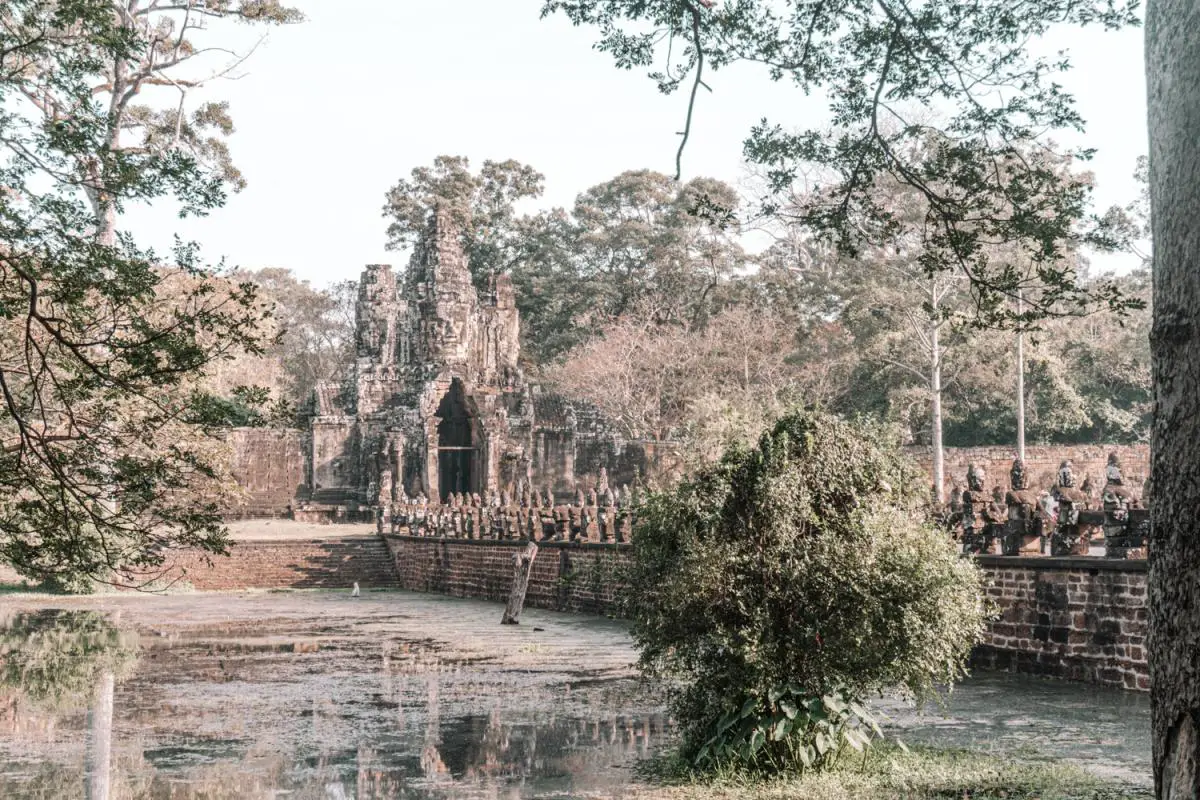 Angkor Wat bridge to Angkor Thom