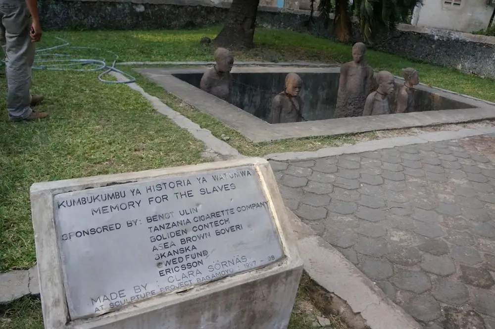 A statue monument dedicated to the slave pits.