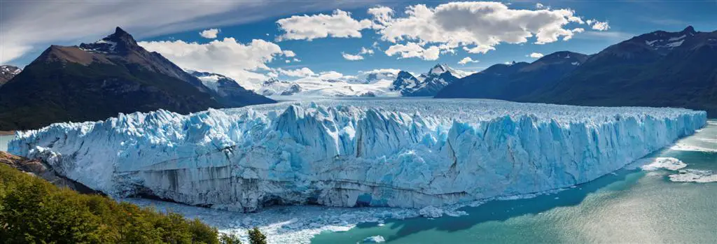 The Perito Moreno glacier in El Calafate is a sight to behold. This picture might look cool, but it does the place no justice at all.