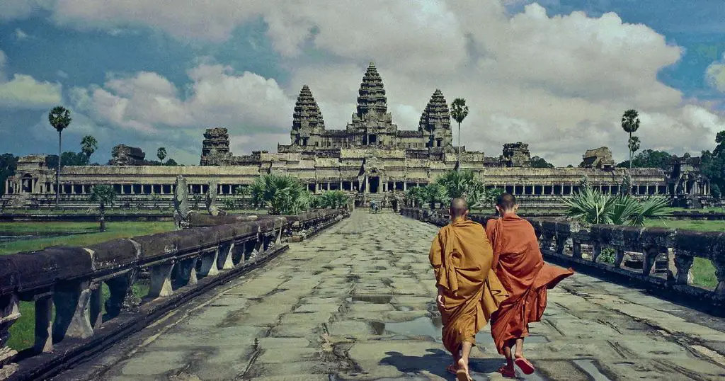 angkor wat temple monks