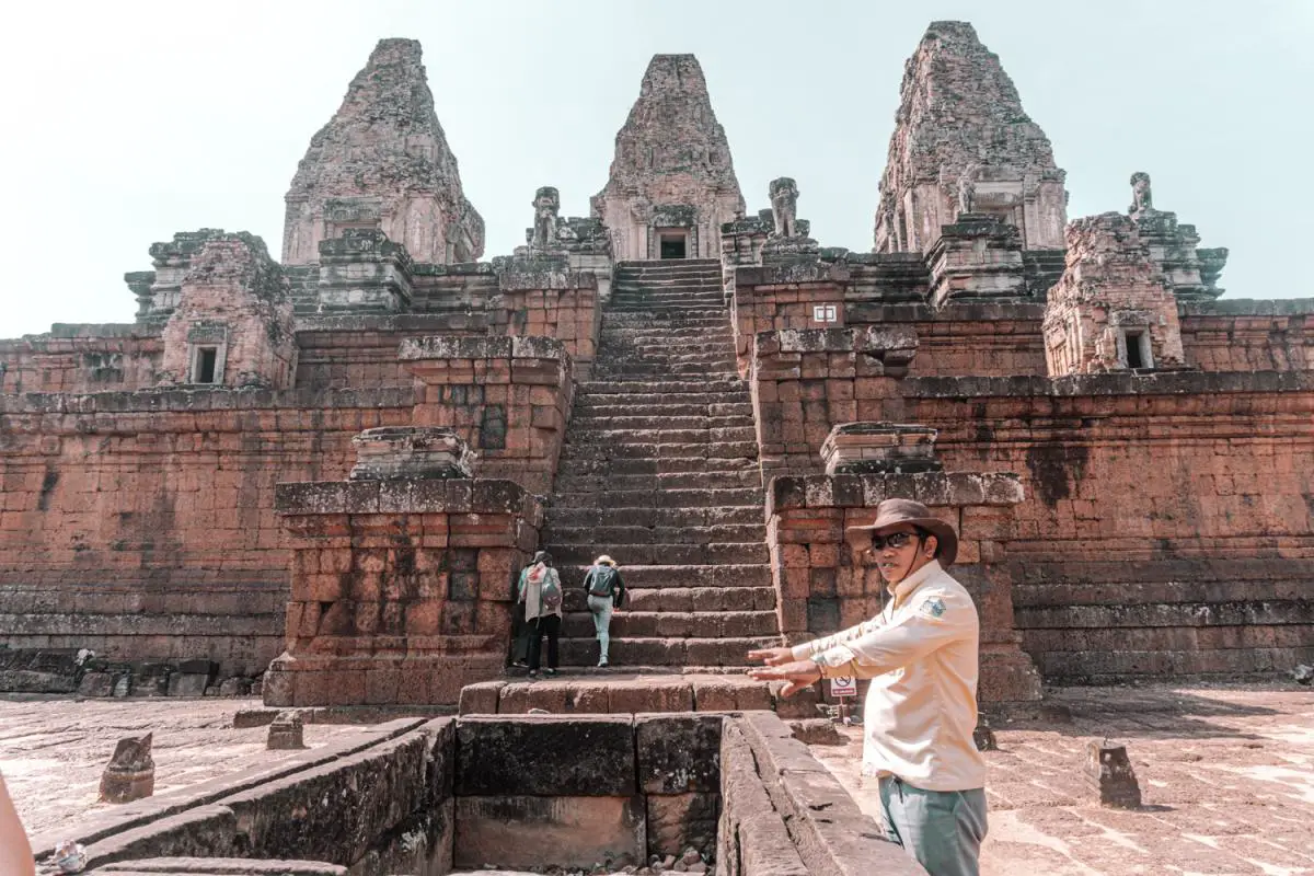 Angkor Wat tour guide 