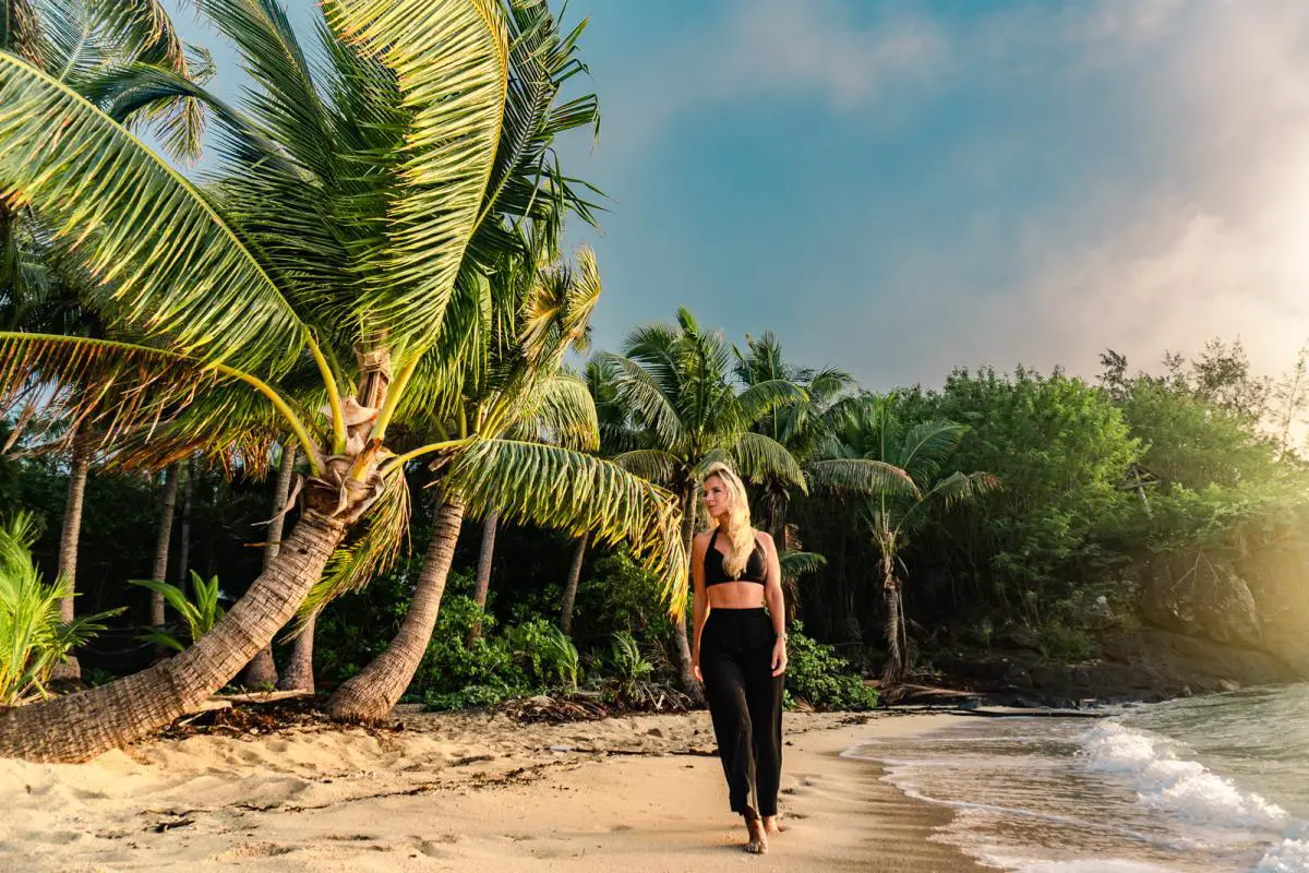 Barefoot manta sunrise beach fiji