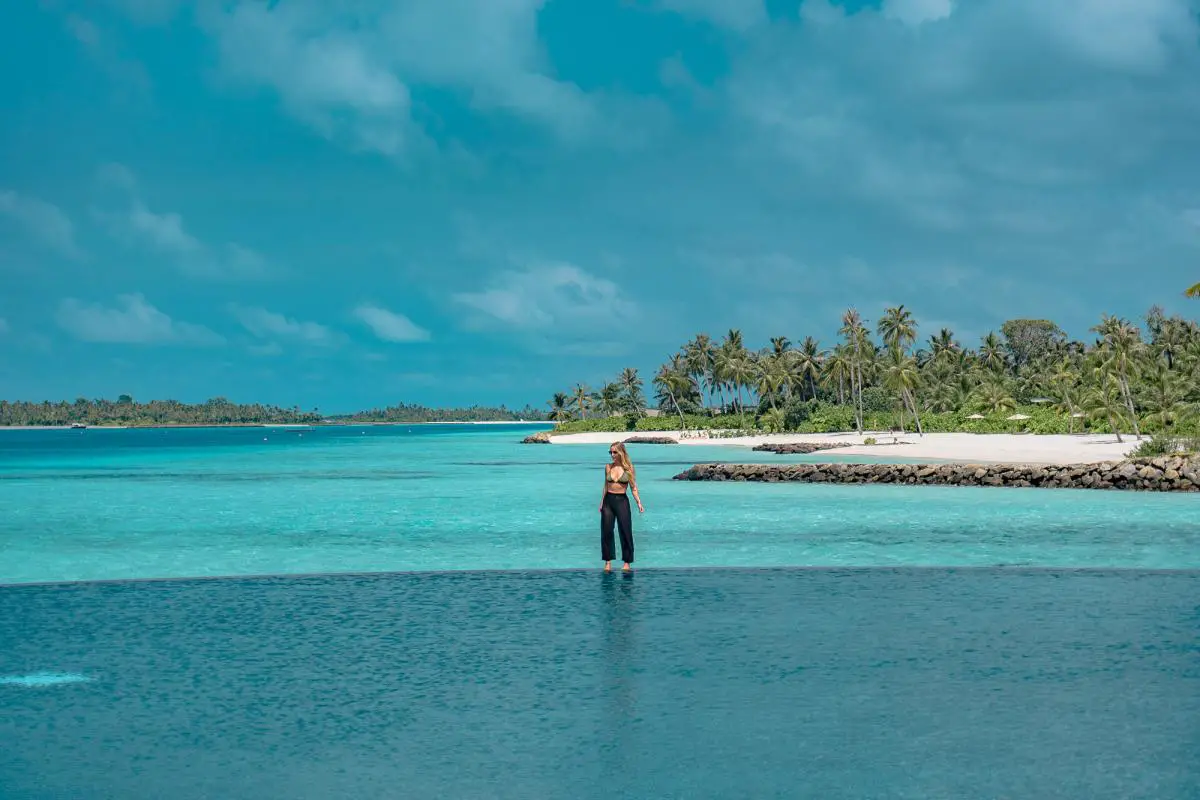 ritz carlton maldives pool