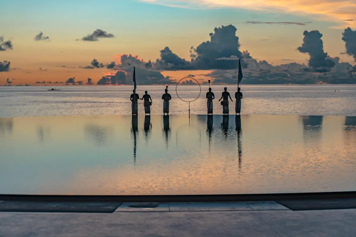 eau bar sunset ritz carlton maldives